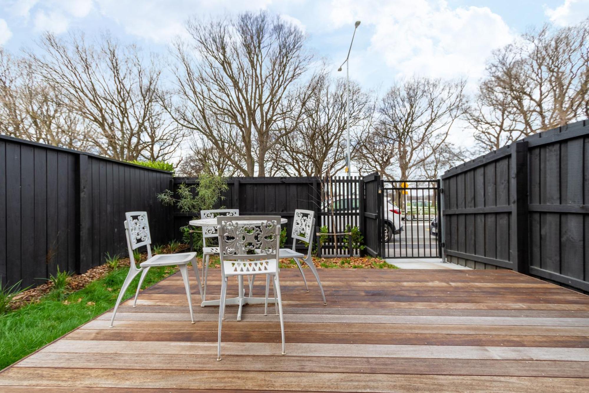 Modern 2 Bed 2 Bath Opposite Hagley Park Daire Christchurch Dış mekan fotoğraf