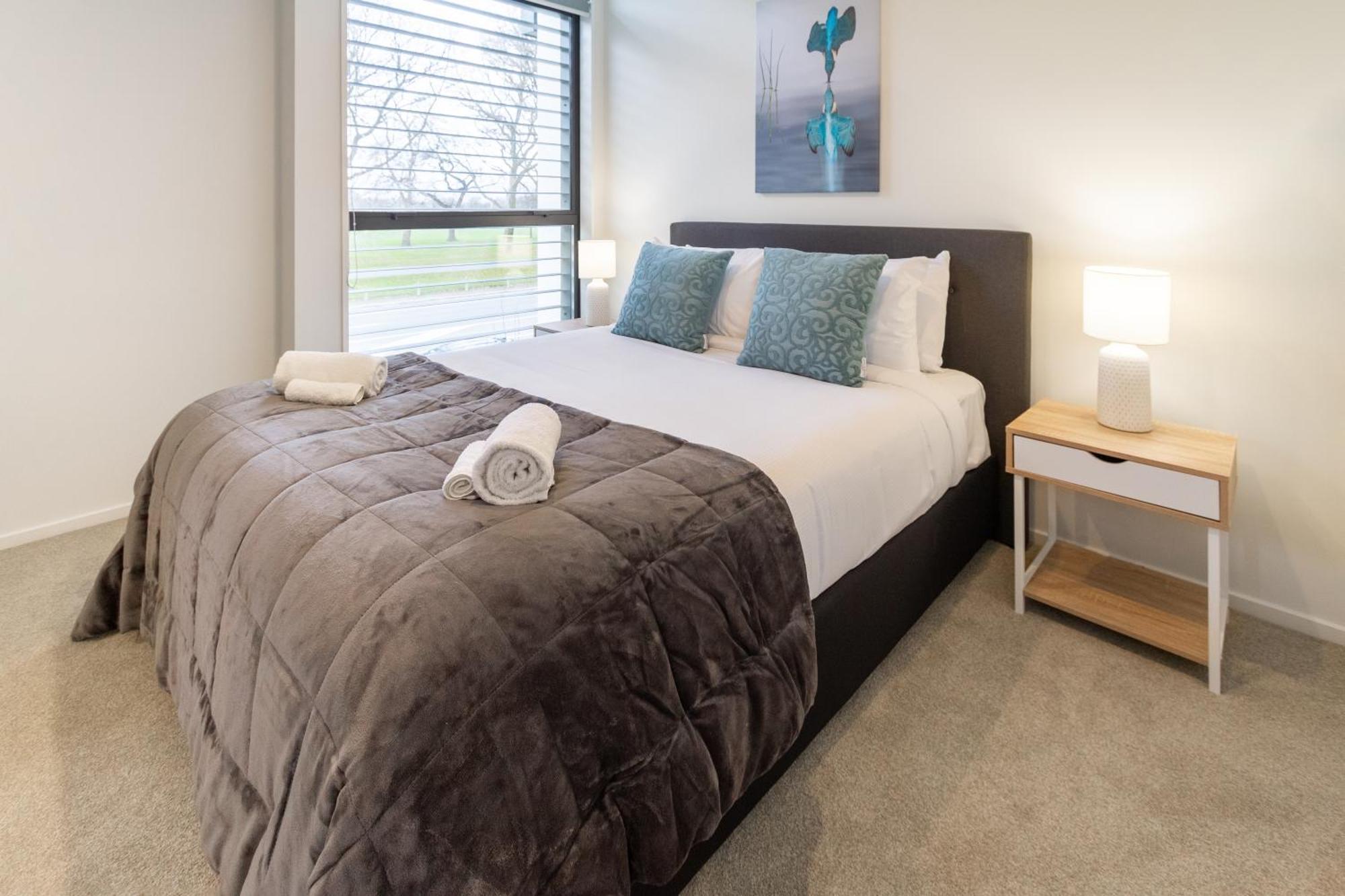 Modern 2 Bed 2 Bath Opposite Hagley Park Daire Christchurch Dış mekan fotoğraf