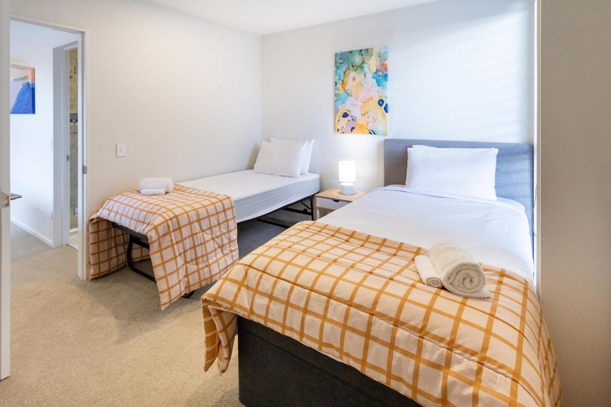 Modern 2 Bed 2 Bath Opposite Hagley Park Daire Christchurch Dış mekan fotoğraf